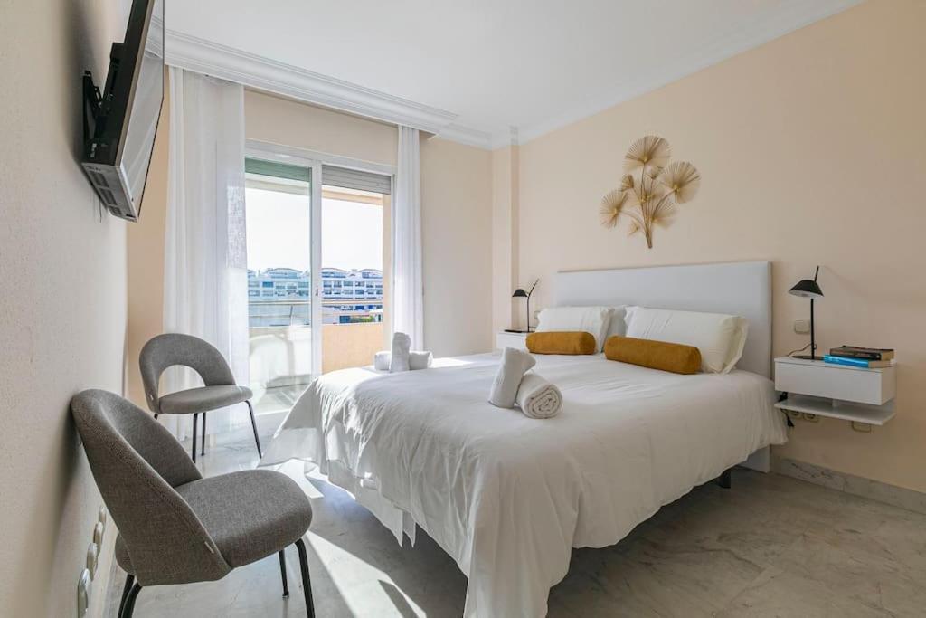 Luminous Puerto Banus, 2 Bedrooms And Parking Apartment *
