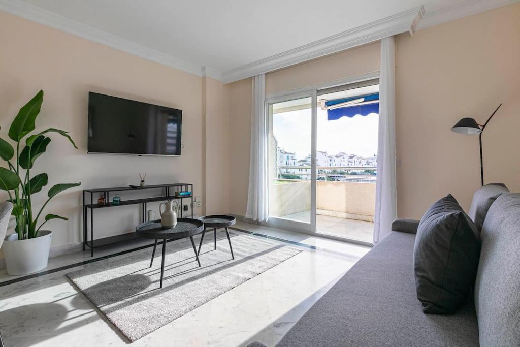 Luminous Puerto Banus, 2 Bedrooms And Parking Apartment