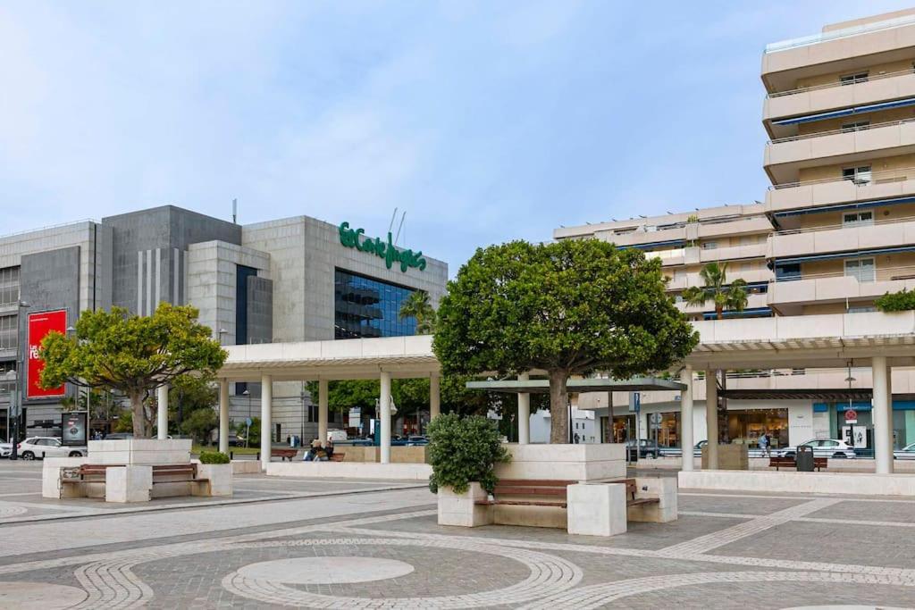 Luminous Puerto Banus, 2 Bedrooms And Parking Apartment *