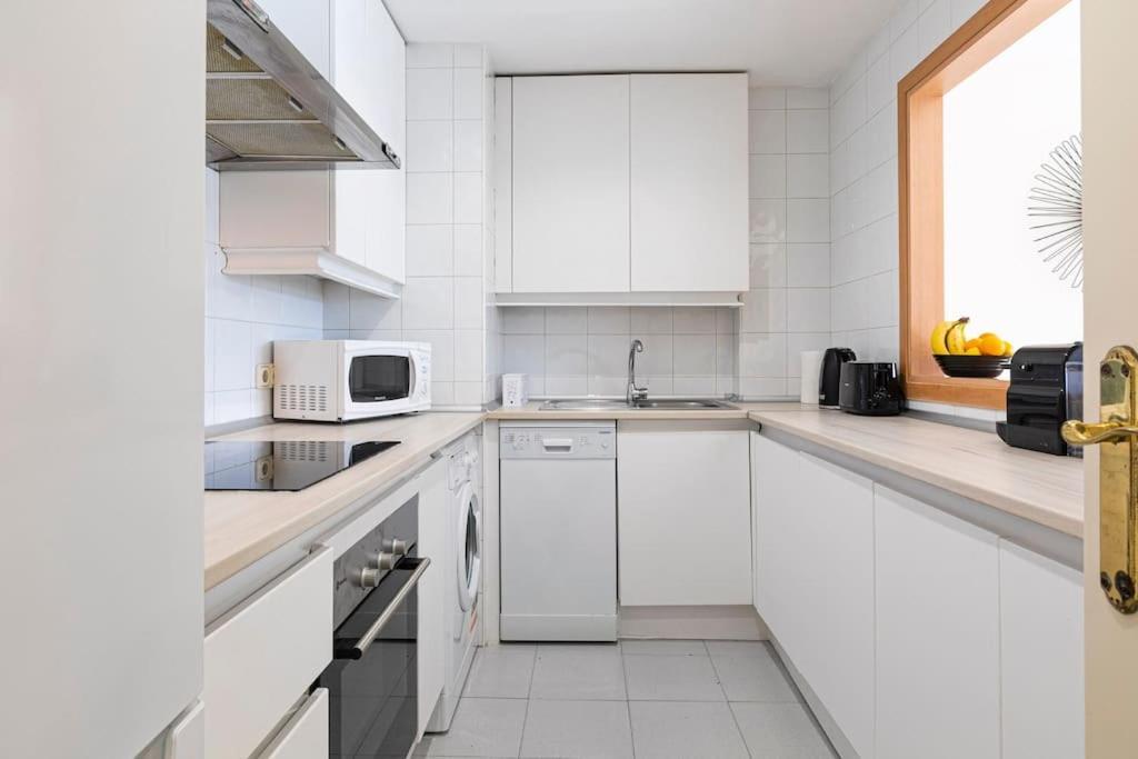 Luminous Puerto Banus, 2 Bedrooms And Parking Apartment