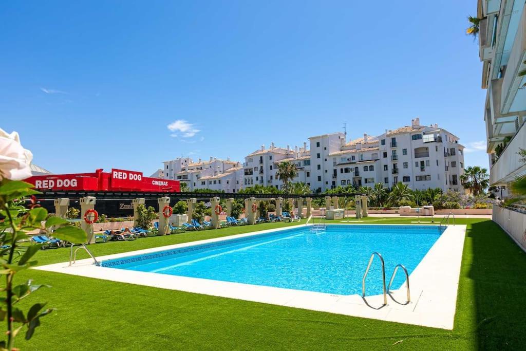 Luminous Puerto Banus, 2 Bedrooms And Parking Apartment *